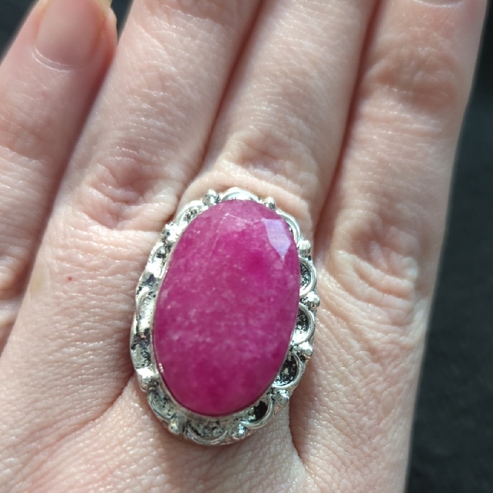 Silver Plated Faceted Pink Agate Gemstone Oval Statement Ring - Size 7.5